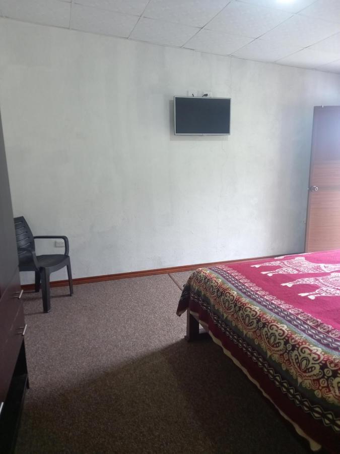 באניוס Montano Camping & Hostel מראה חיצוני תמונה