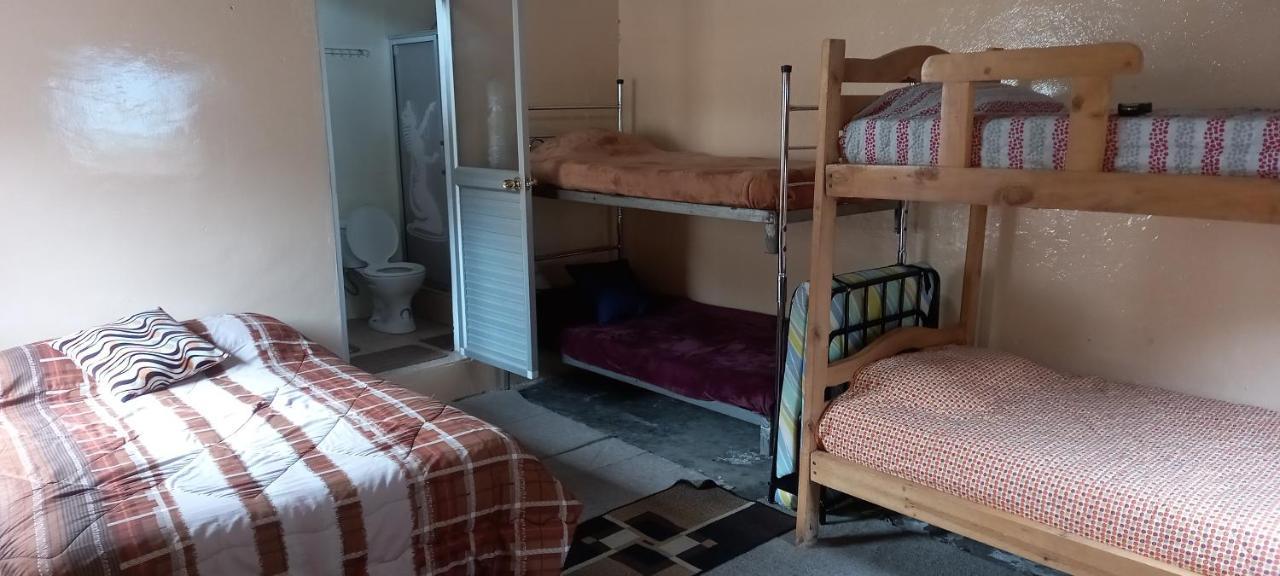 באניוס Montano Camping & Hostel מראה חיצוני תמונה