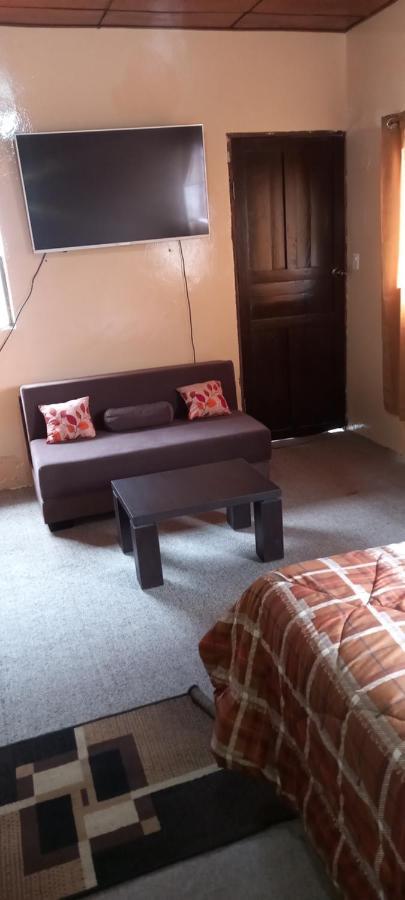 באניוס Montano Camping & Hostel מראה חיצוני תמונה