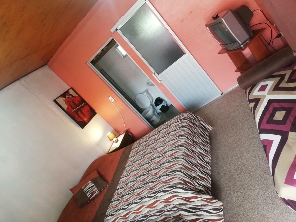 באניוס Montano Camping & Hostel מראה חיצוני תמונה