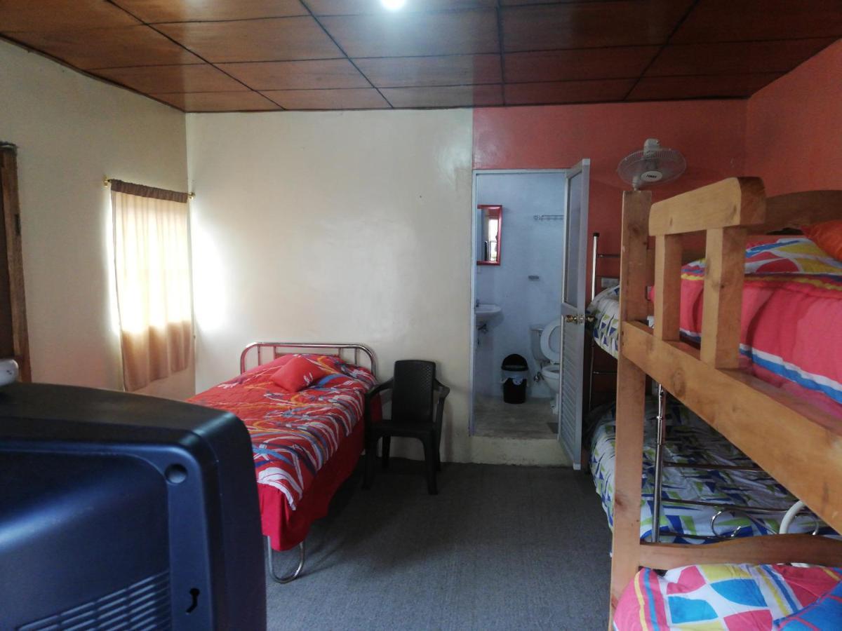 באניוס Montano Camping & Hostel מראה חיצוני תמונה