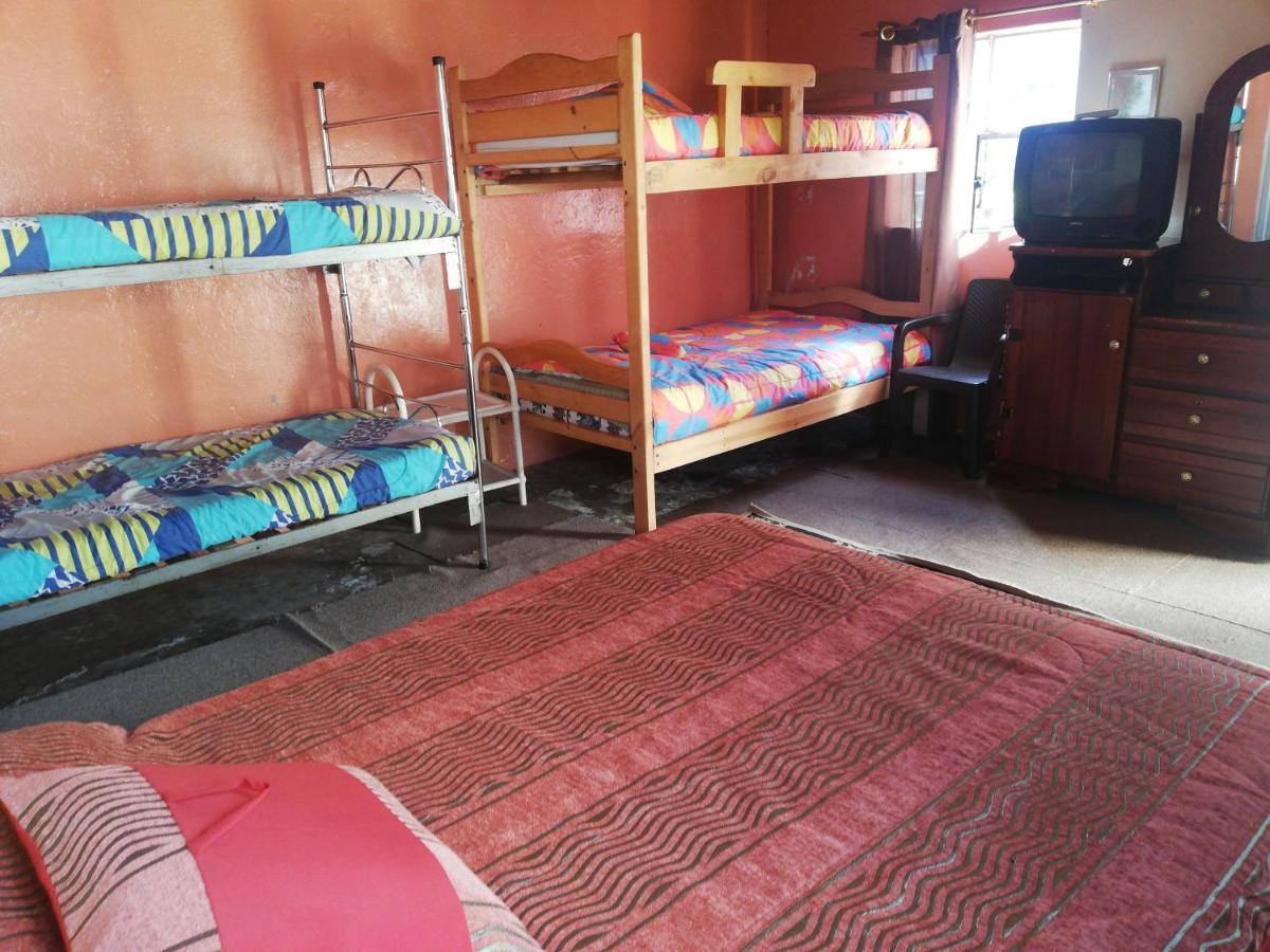 באניוס Montano Camping & Hostel מראה חיצוני תמונה